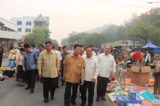 Traditional "Lo Lat" New Year Market Bustles in Luang Prabang